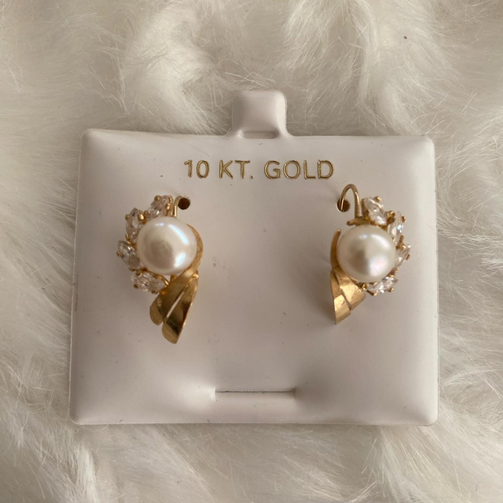 10 Kt Gold Pearl And Crystal Womens Earrings